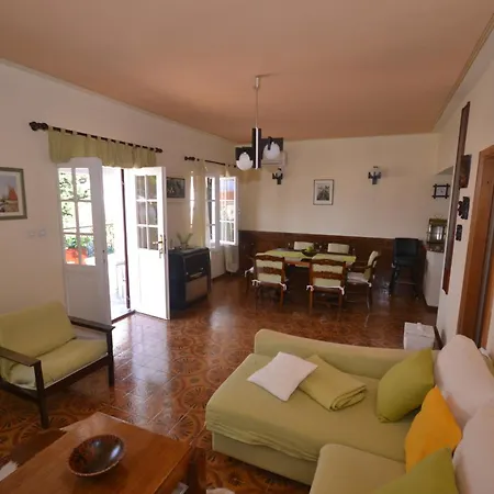 Apartment Apartments By The Sea Splitska, Brac - 11339